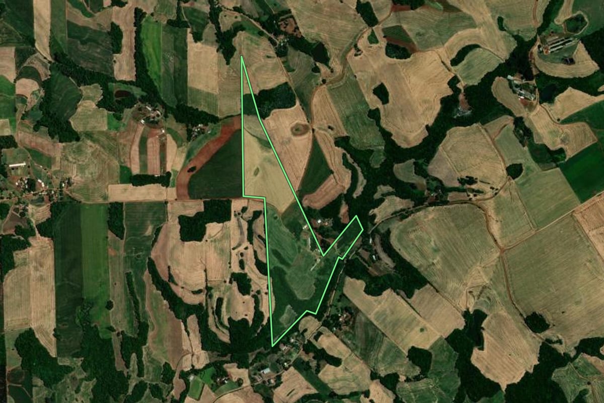 Imagem de satélite do imóvel rural em Nova Boa Vista (RS), com o contorno declarado no CAR desenhado por cima.