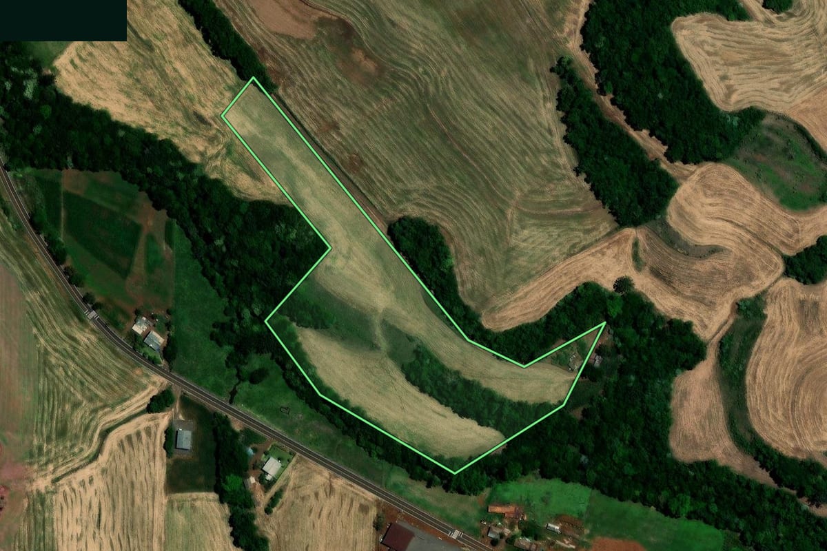 Imagem de satélite do imóvel rural em Nova Boa Vista (RS), com o contorno declarado no CAR desenhado por cima.