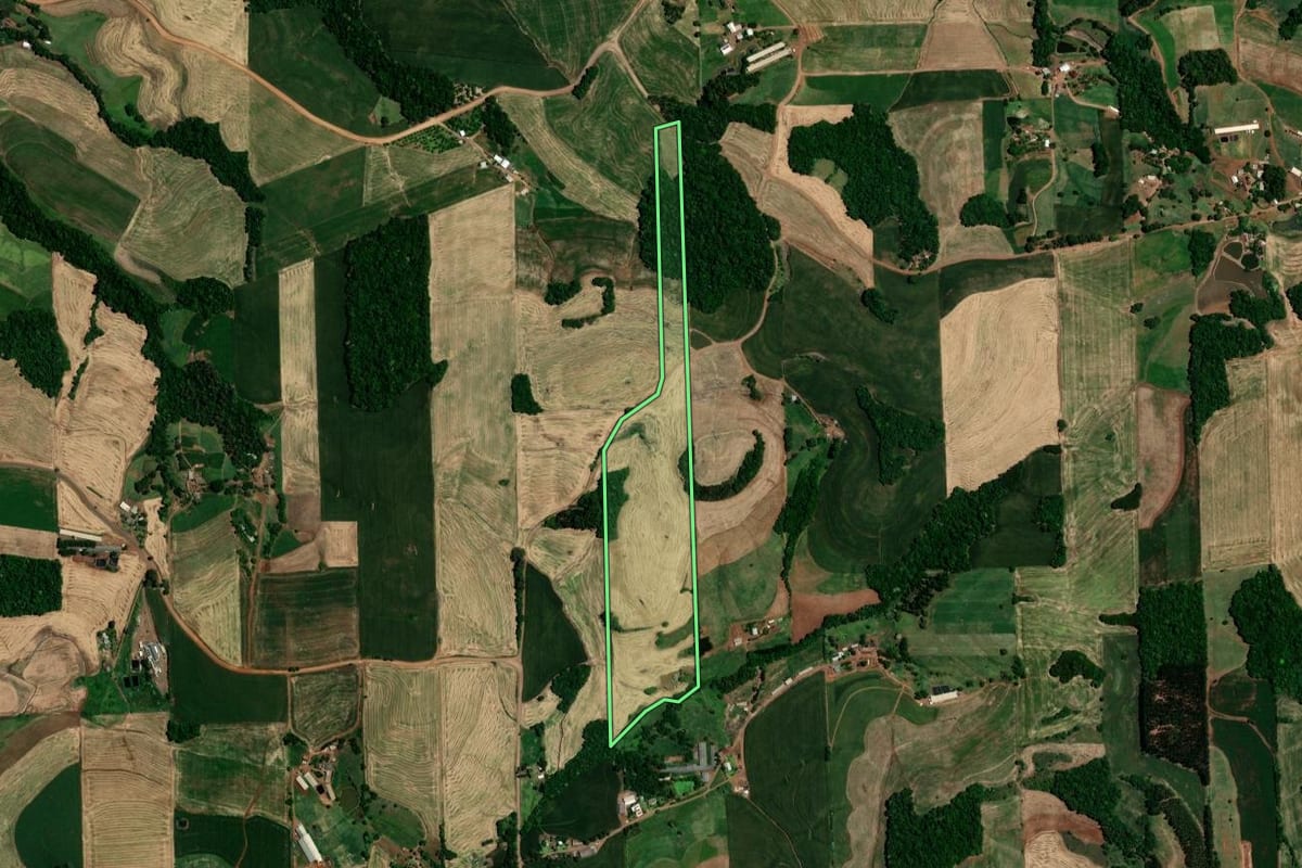 Imagem de satélite do imóvel rural em Nova Boa Vista (RS), com o contorno declarado no CAR desenhado por cima.
