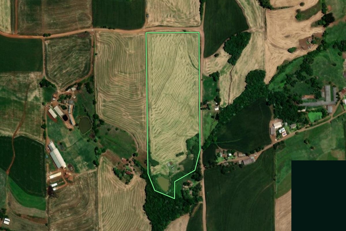 Imagem de satélite do imóvel rural em Nova Boa Vista (RS), com o contorno declarado no CAR desenhado por cima.