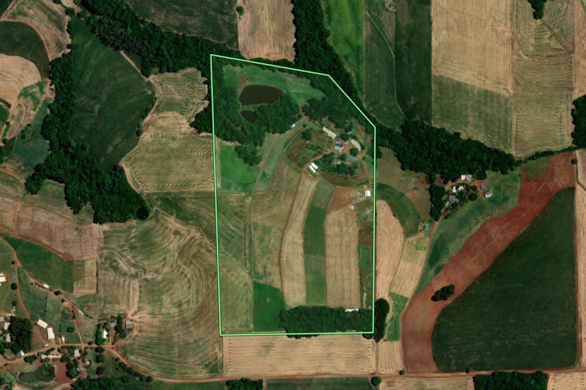 Imagem de satélite do imóvel rural em Nova Boa Vista (RS), com o contorno declarado no CAR desenhado por cima.