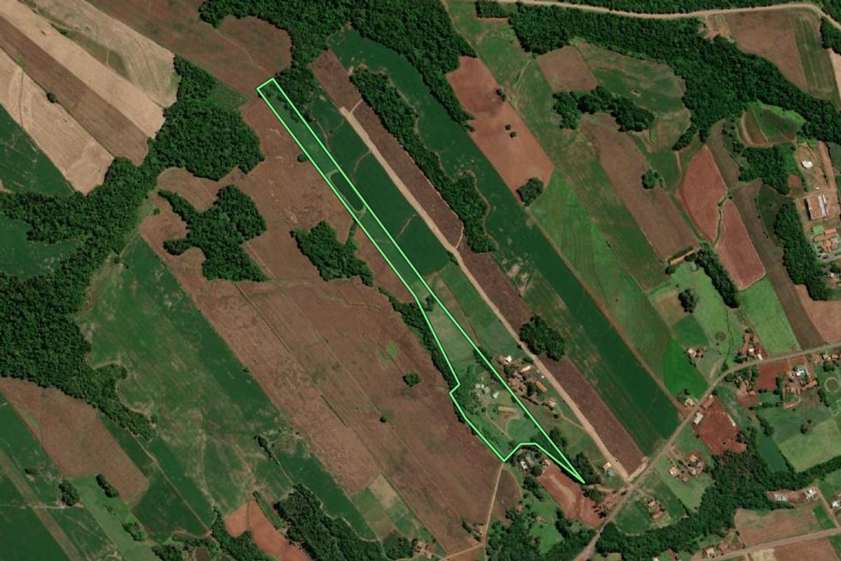 Imagem de satélite do imóvel rural em Nova Candelária (RS), com o contorno declarado no CAR desenhado por cima.