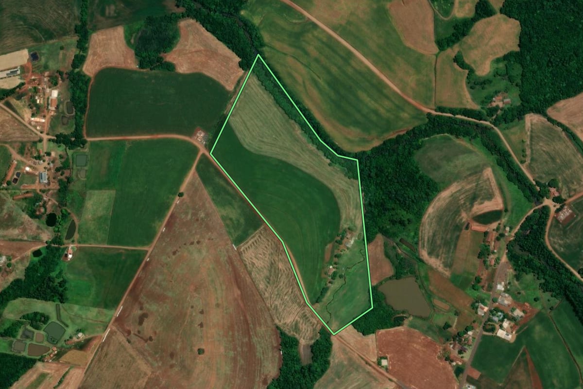 Imagem de satélite do imóvel rural em Nova Candelária (RS), com o contorno declarado no CAR desenhado por cima.