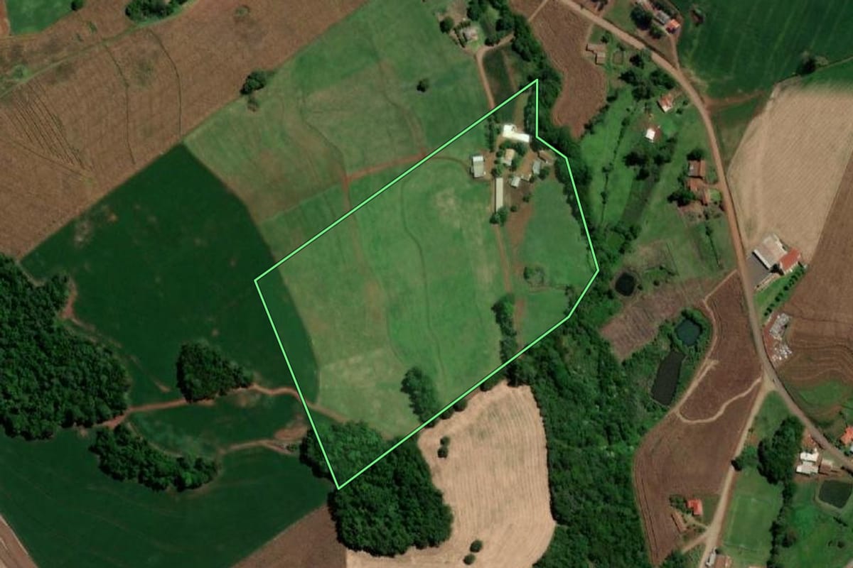 Imagem de satélite do imóvel rural em Nova Candelária (RS), com o contorno declarado no CAR desenhado por cima.
