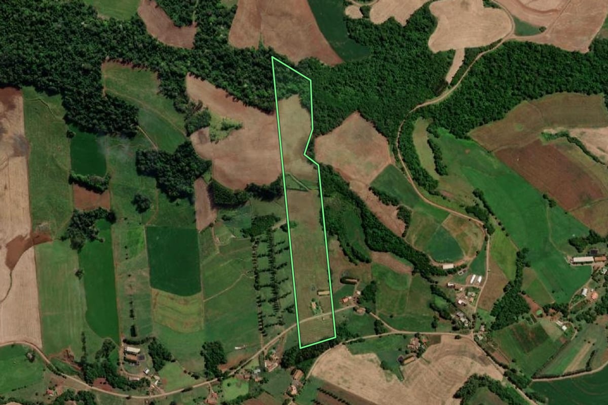 Imagem de satélite do imóvel rural em Nova Candelária (RS), com o contorno declarado no CAR desenhado por cima.
