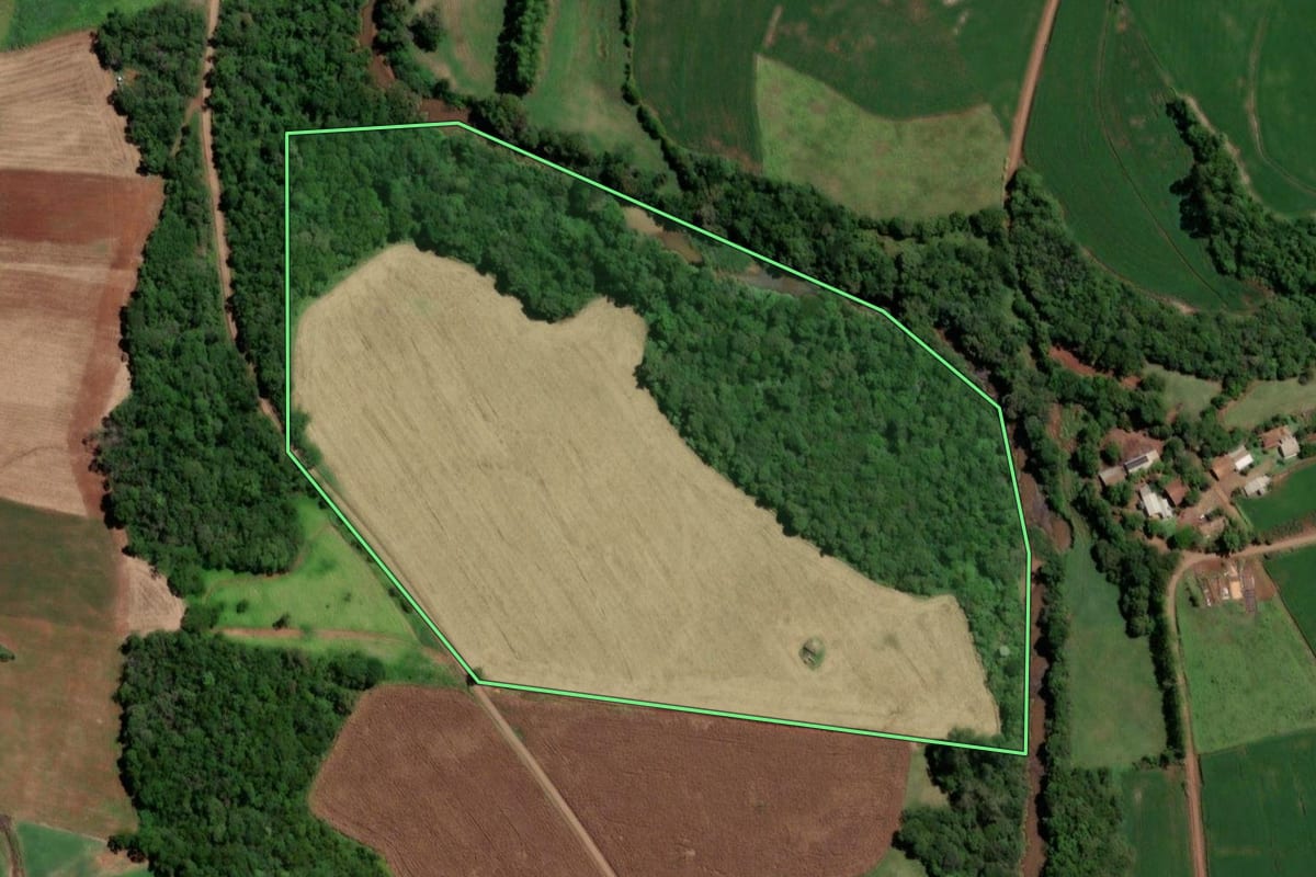 Imagem de satélite do imóvel rural em Nova Candelária (RS), com o contorno declarado no CAR desenhado por cima.