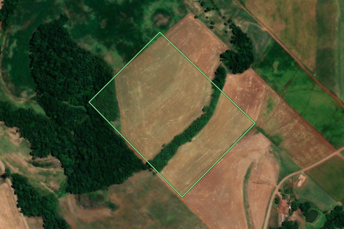 Imagem de satélite do imóvel rural em Nova Candelária (RS), com o contorno declarado no CAR desenhado por cima.