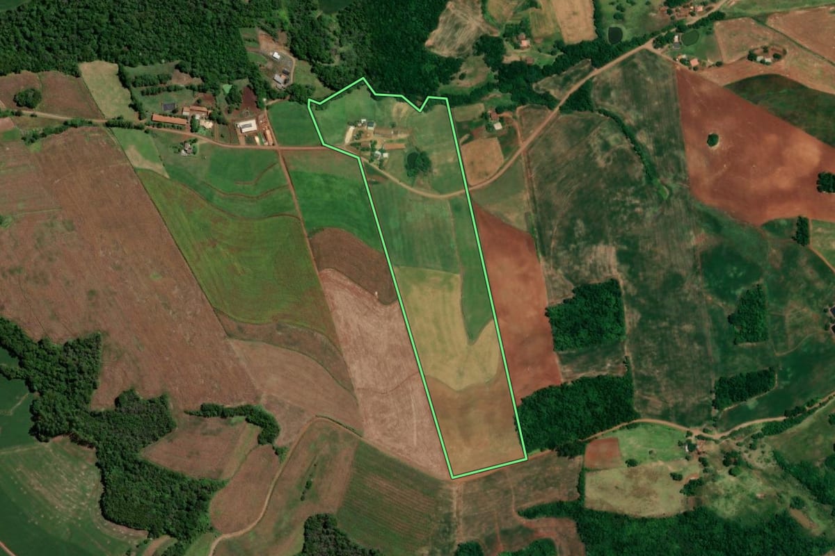 Imagem de satélite do imóvel rural em Nova Candelária (RS), com o contorno declarado no CAR desenhado por cima.