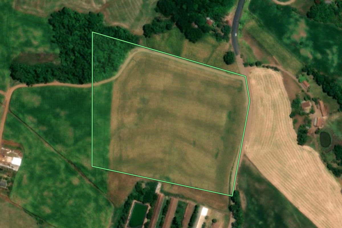 Imagem de satélite do imóvel rural em Nova Candelária (RS), com o contorno declarado no CAR desenhado por cima.