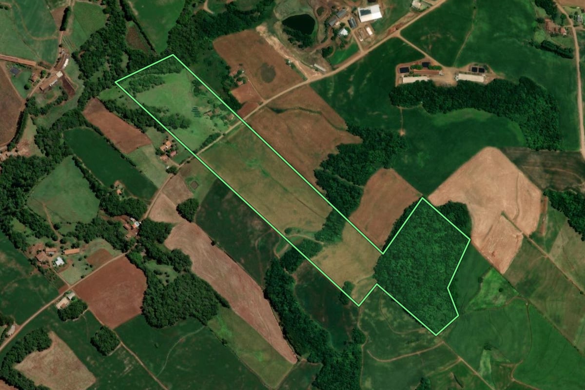 Imagem de satélite do imóvel rural em Nova Candelária (RS), com o contorno declarado no CAR desenhado por cima.