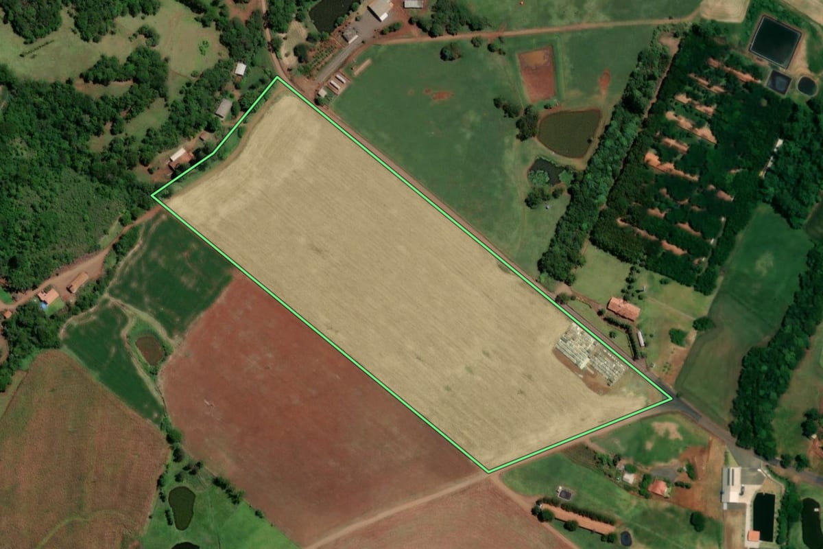 Imagem de satélite do imóvel rural em Nova Candelária (RS), com o contorno declarado no CAR desenhado por cima.