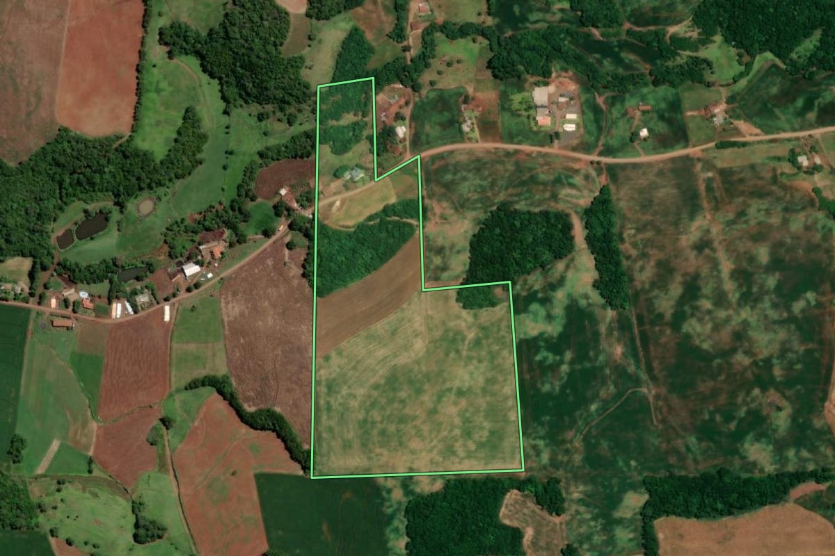 Imagem de satélite do imóvel rural em Nova Candelária (RS), com o contorno declarado no CAR desenhado por cima.