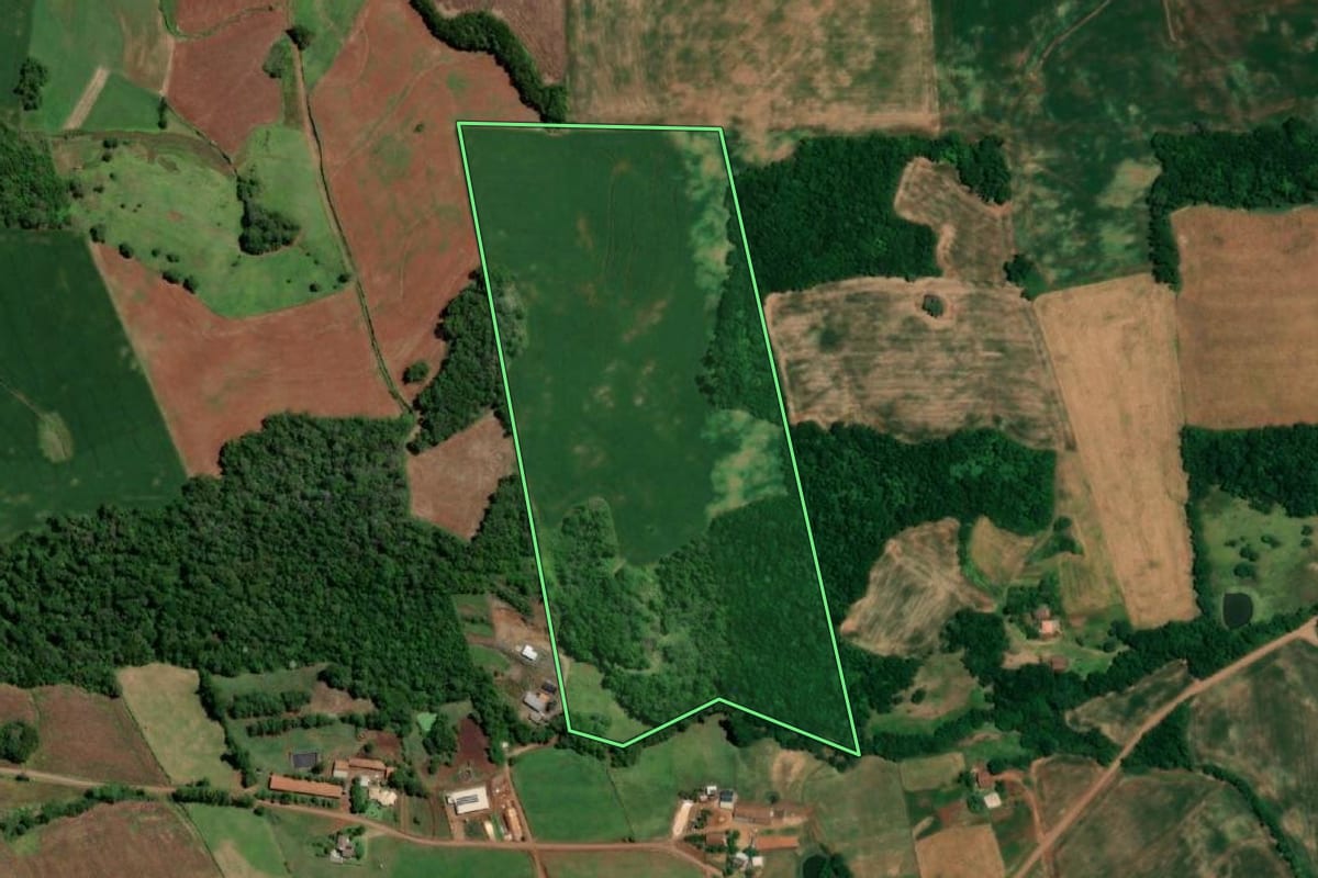 Imagem de satélite do imóvel rural em Nova Candelária (RS), com o contorno declarado no CAR desenhado por cima.