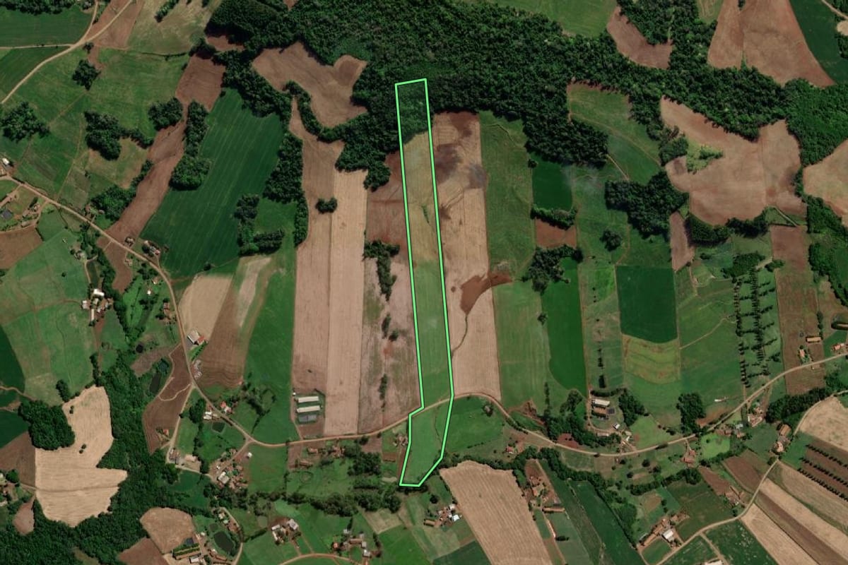 Imagem de satélite do imóvel rural em Nova Candelária (RS), com o contorno declarado no CAR desenhado por cima.