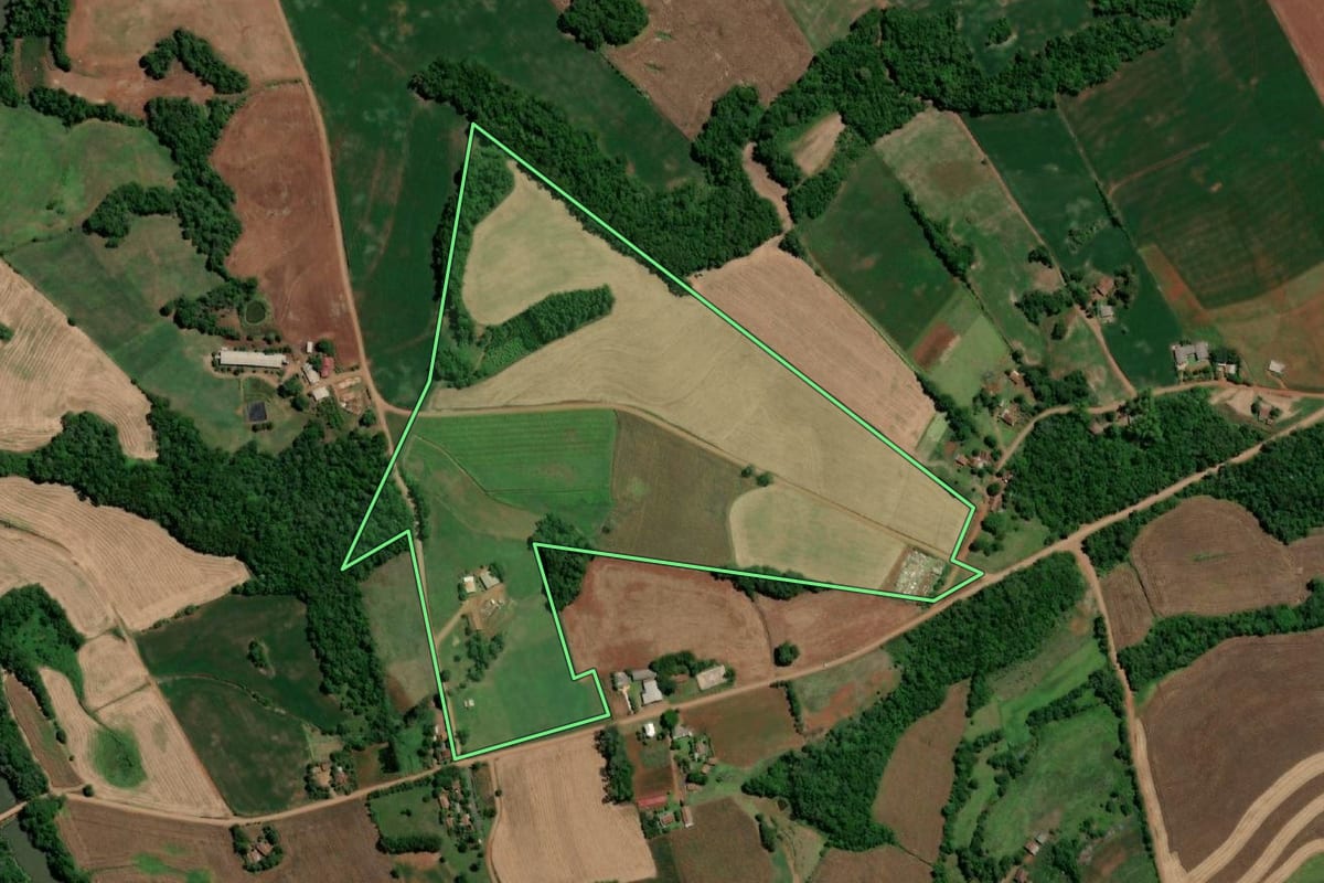 Imagem de satélite do imóvel rural em Nova Candelária (RS), com o contorno declarado no CAR desenhado por cima.