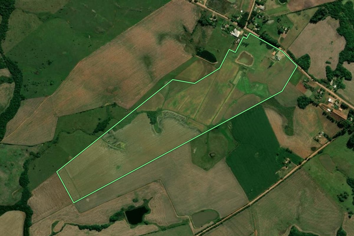 Imagem de satélite do imóvel rural em Nova Esperança do Sul (RS), com o contorno declarado no CAR desenhado por cima.
