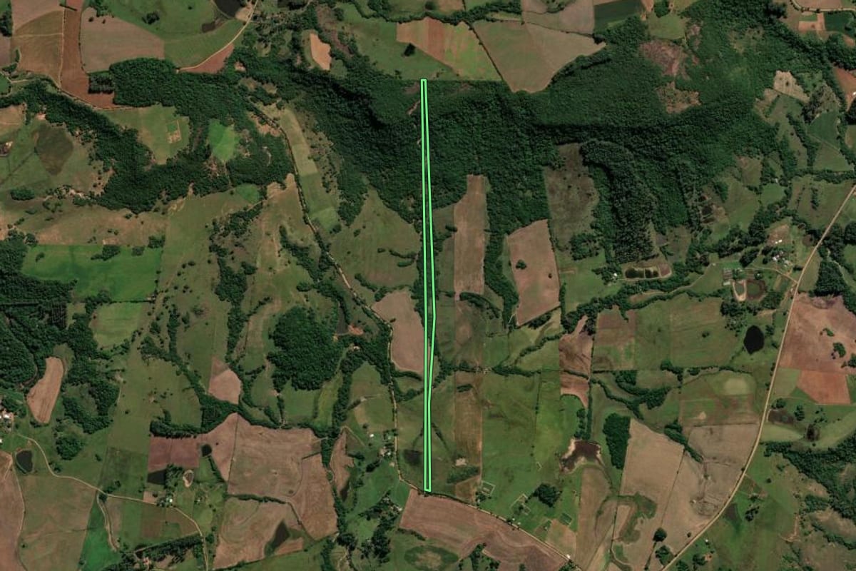 Imagem de satélite do imóvel rural em Nova Esperança do Sul (RS), com o contorno declarado no CAR desenhado por cima.