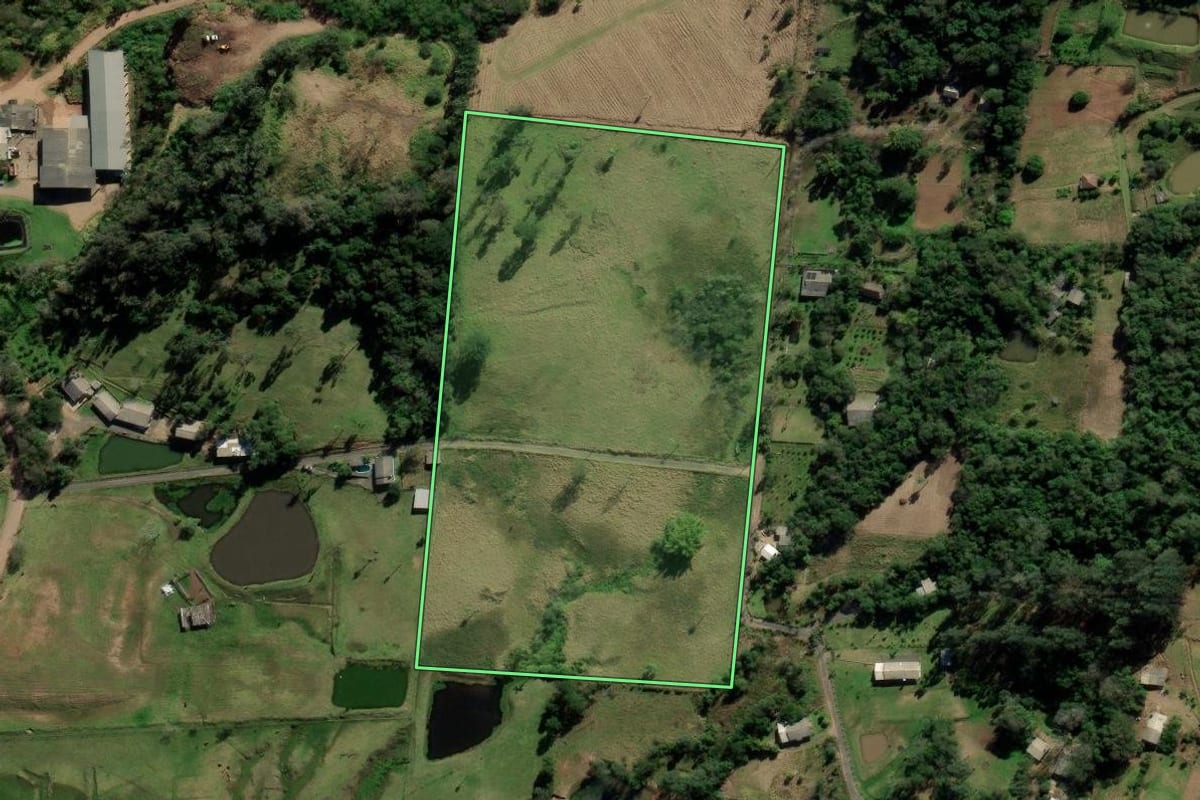 Imagem de satélite do imóvel rural em Nova Hartz (RS), com o contorno declarado no CAR desenhado por cima.