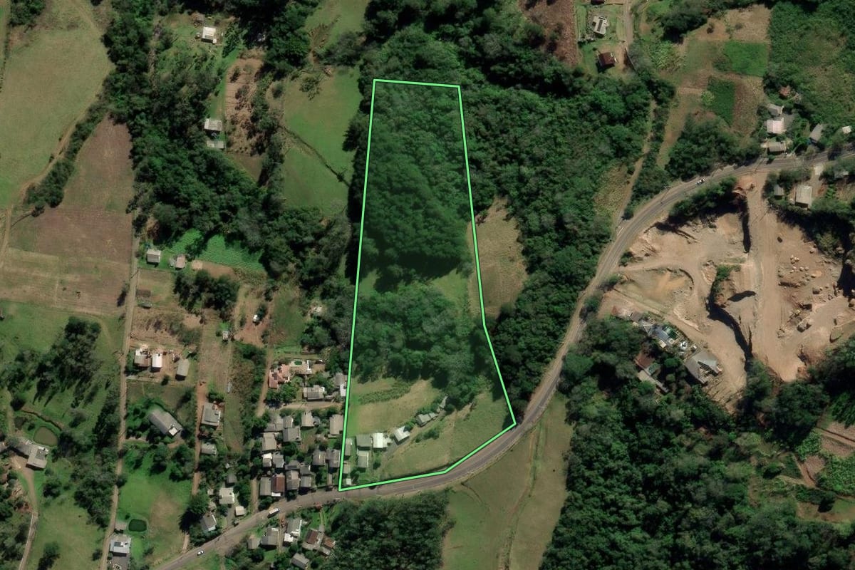 Imagem de satélite do imóvel rural em Nova Hartz (RS), com o contorno declarado no CAR desenhado por cima.