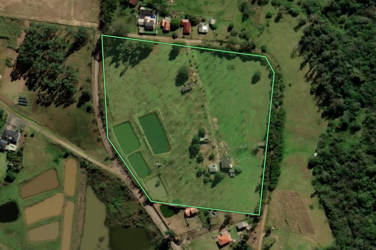 Imagem de satélite do imóvel rural em Nova Hartz (RS), com o contorno declarado no CAR desenhado por cima.