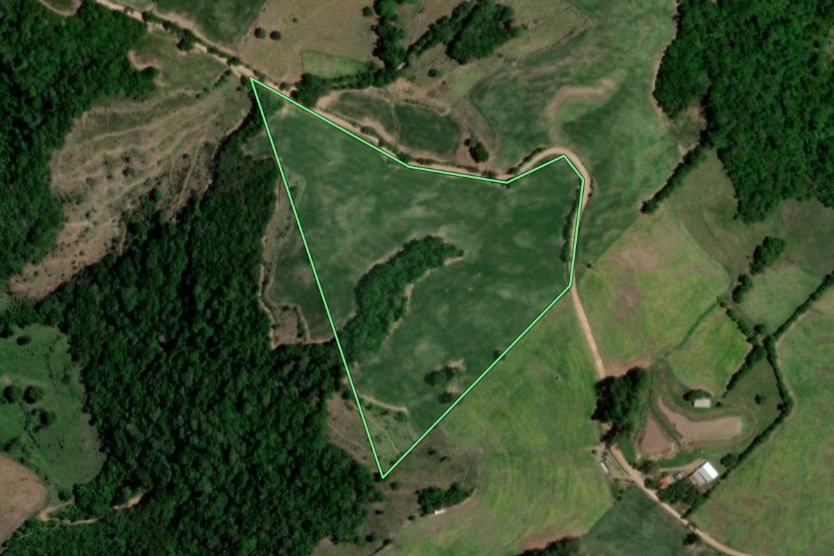 Imagem de satélite do imóvel rural em Nova Palma (RS), com o contorno declarado no CAR desenhado por cima.