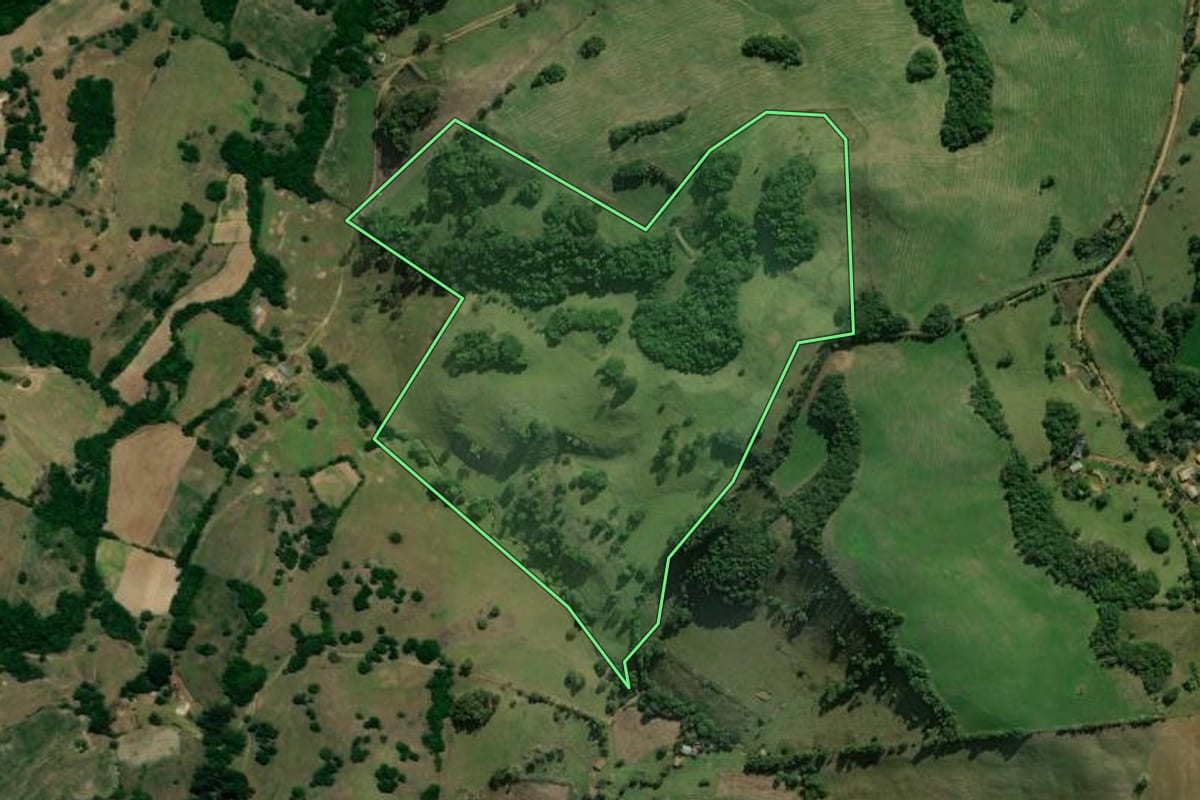 Imagem de satélite do imóvel rural em Nova Palma (RS), com o contorno declarado no CAR desenhado por cima.