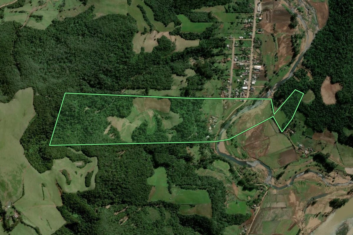 Imagem de satélite do imóvel rural em Nova Palma (RS), com o contorno declarado no CAR desenhado por cima.
