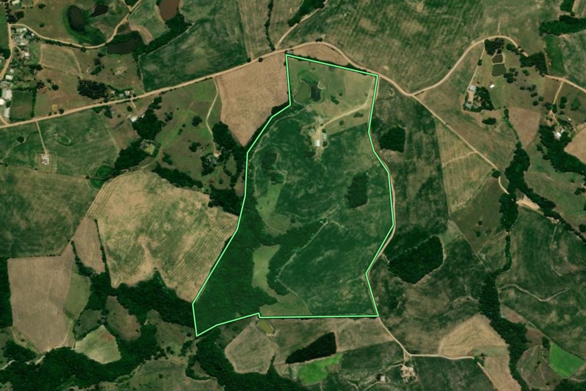 Imagem de satélite do imóvel rural em Nova Palma (RS), com o contorno declarado no CAR desenhado por cima.