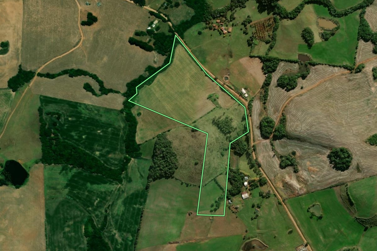 Imagem de satélite do imóvel rural em Nova Palma (RS), com o contorno declarado no CAR desenhado por cima.