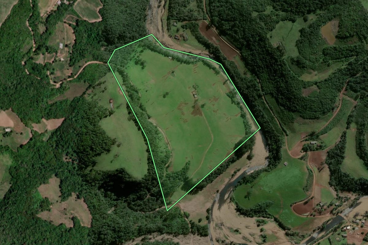 Imagem de satélite do imóvel rural em Nova Palma (RS), com o contorno declarado no CAR desenhado por cima.