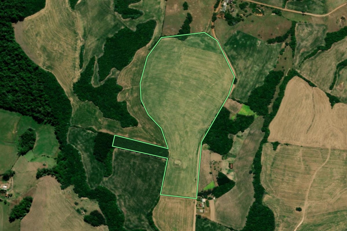 Imagem de satélite do imóvel rural em Nova Palma (RS), com o contorno declarado no CAR desenhado por cima.