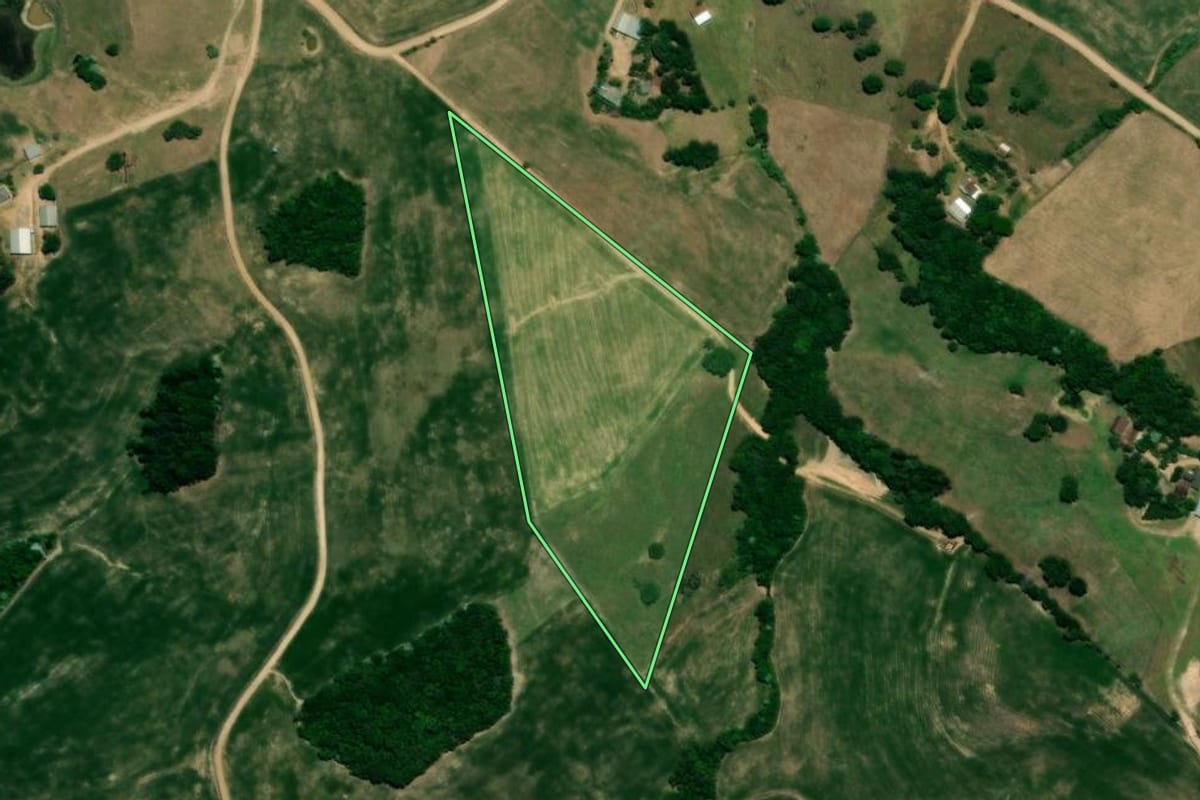 Imagem de satélite do imóvel rural em Nova Palma (RS), com o contorno declarado no CAR desenhado por cima.