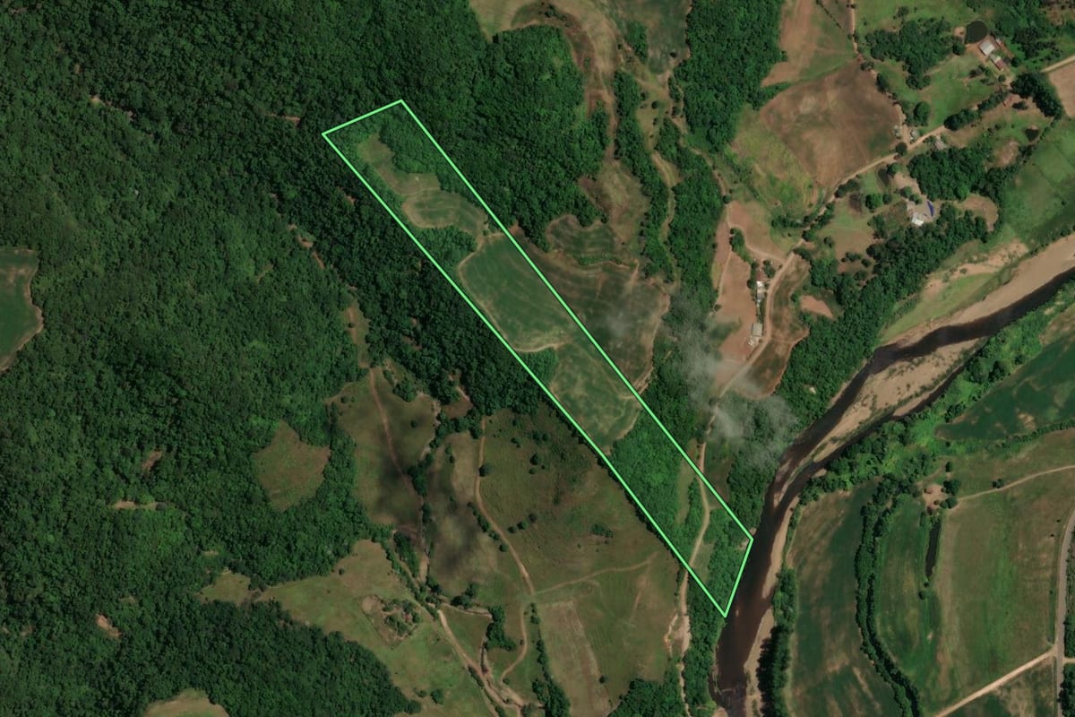 Imagem de satélite do imóvel rural em Nova Palma (RS), com o contorno declarado no CAR desenhado por cima.