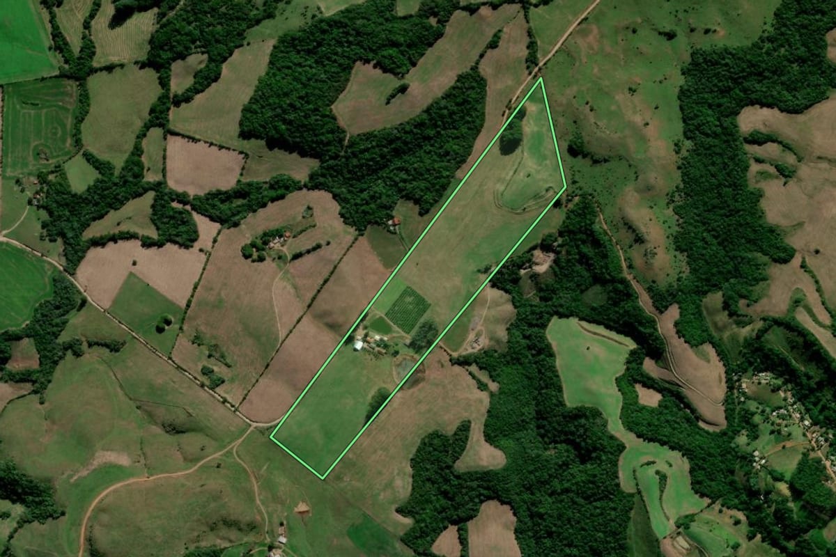 Imagem de satélite do imóvel rural em Nova Palma (RS), com o contorno declarado no CAR desenhado por cima.