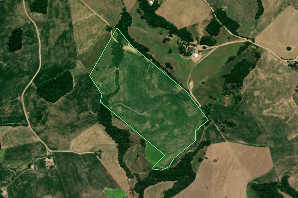 Imagem de satélite do imóvel rural em Nova Palma (RS), com o contorno declarado no CAR desenhado por cima.