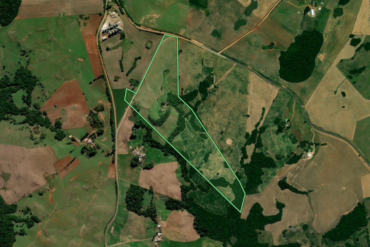 Imagem de satélite do imóvel rural em Nova Palma (RS), com o contorno declarado no CAR desenhado por cima.