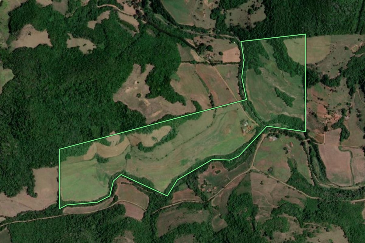 Imagem de satélite do imóvel rural em Nova Palma (RS), com o contorno declarado no CAR desenhado por cima.