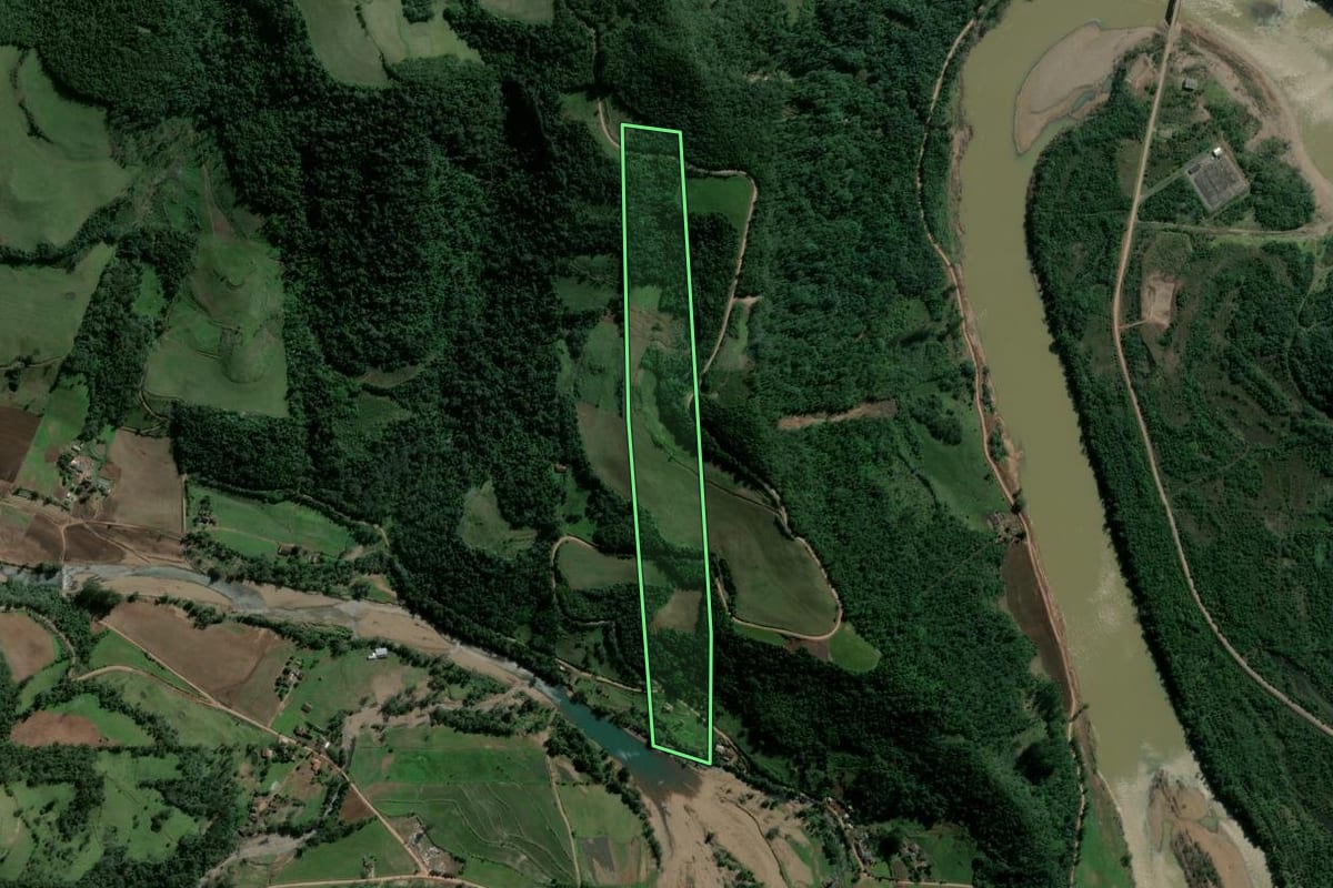 Imagem de satélite do imóvel rural em Nova Palma (RS), com o contorno declarado no CAR desenhado por cima.