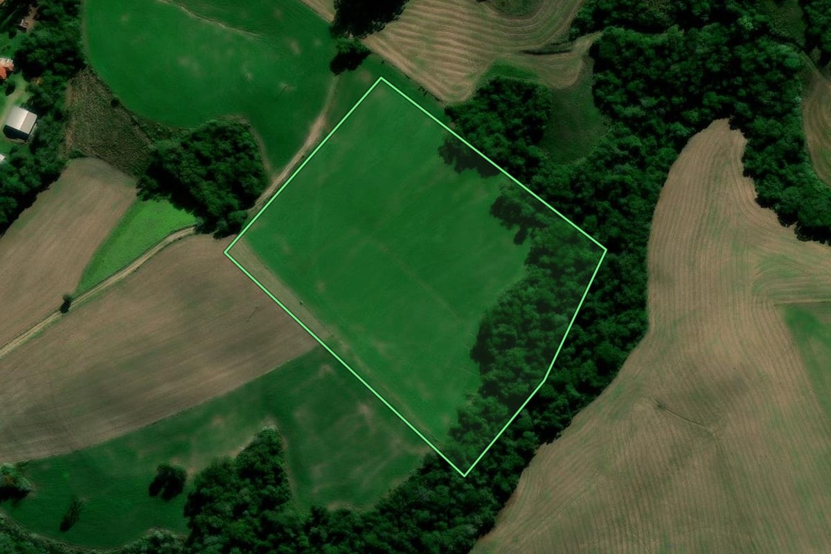 Imagem de satélite do imóvel rural em Nova Palma (RS), com o contorno declarado no CAR desenhado por cima.