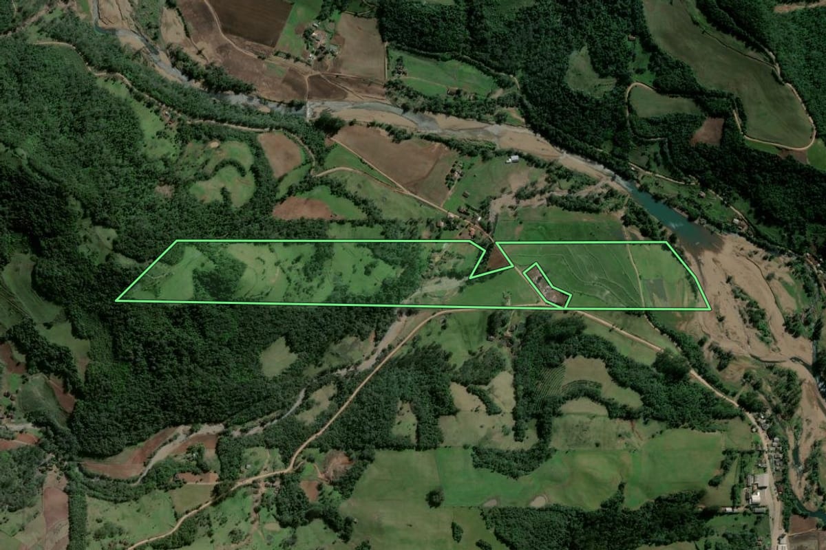 Imagem de satélite do imóvel rural em Nova Palma (RS), com o contorno declarado no CAR desenhado por cima.