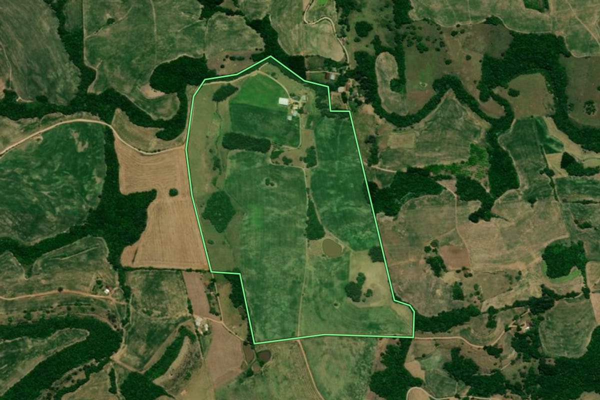Imagem de satélite do imóvel rural em Nova Palma (RS), com o contorno declarado no CAR desenhado por cima.