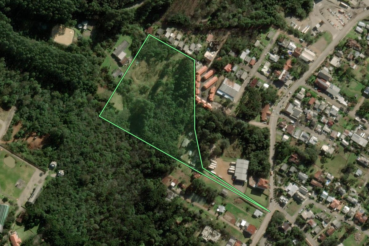 Imagem de satélite do imóvel rural em Nova Petrópolis (RS), com o contorno declarado no CAR desenhado por cima.