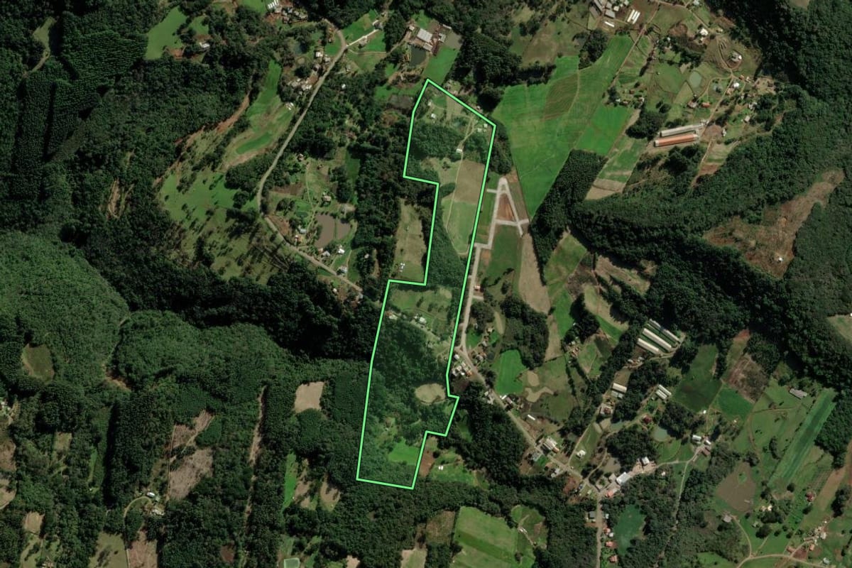 Imagem de satélite do imóvel rural em Nova Petrópolis (RS), com o contorno declarado no CAR desenhado por cima.