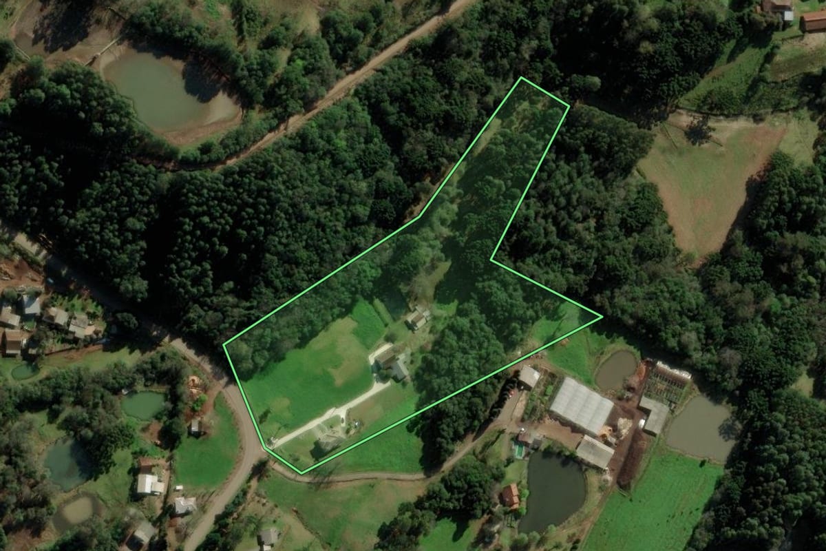 Imagem de satélite do imóvel rural em Nova Petrópolis (RS), com o contorno declarado no CAR desenhado por cima.