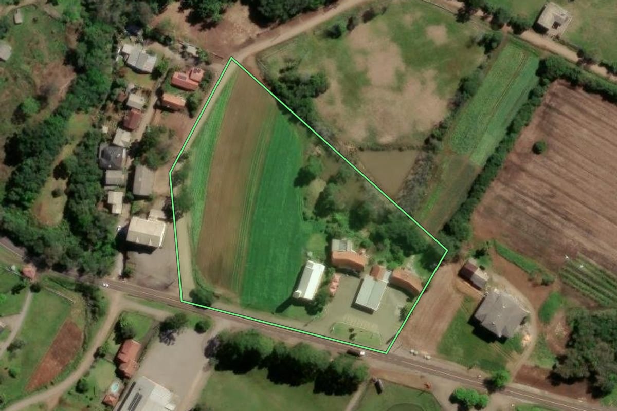 Imagem de satélite do imóvel rural em Nova Petrópolis (RS), com o contorno declarado no CAR desenhado por cima.