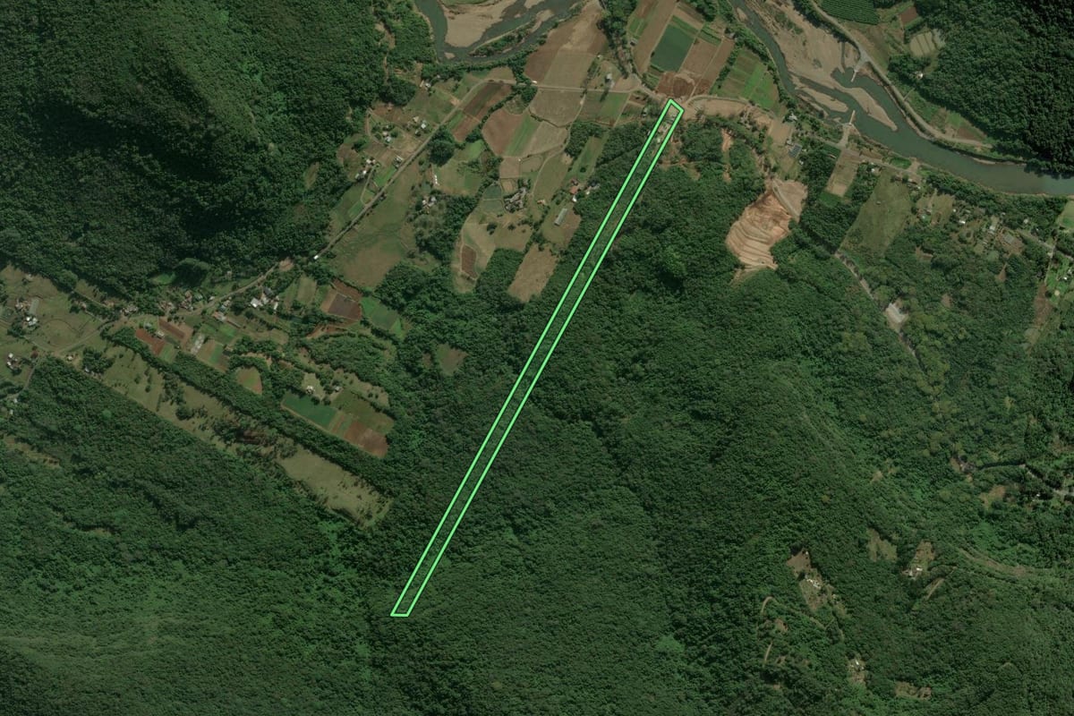 Imagem de satélite do imóvel rural em Nova Petrópolis (RS), com o contorno declarado no CAR desenhado por cima.