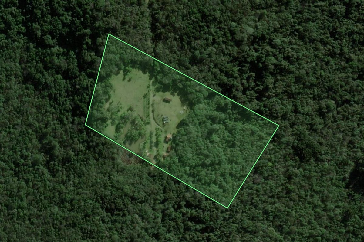 Imagem de satélite do imóvel rural em Nova Petrópolis (RS), com o contorno declarado no CAR desenhado por cima.