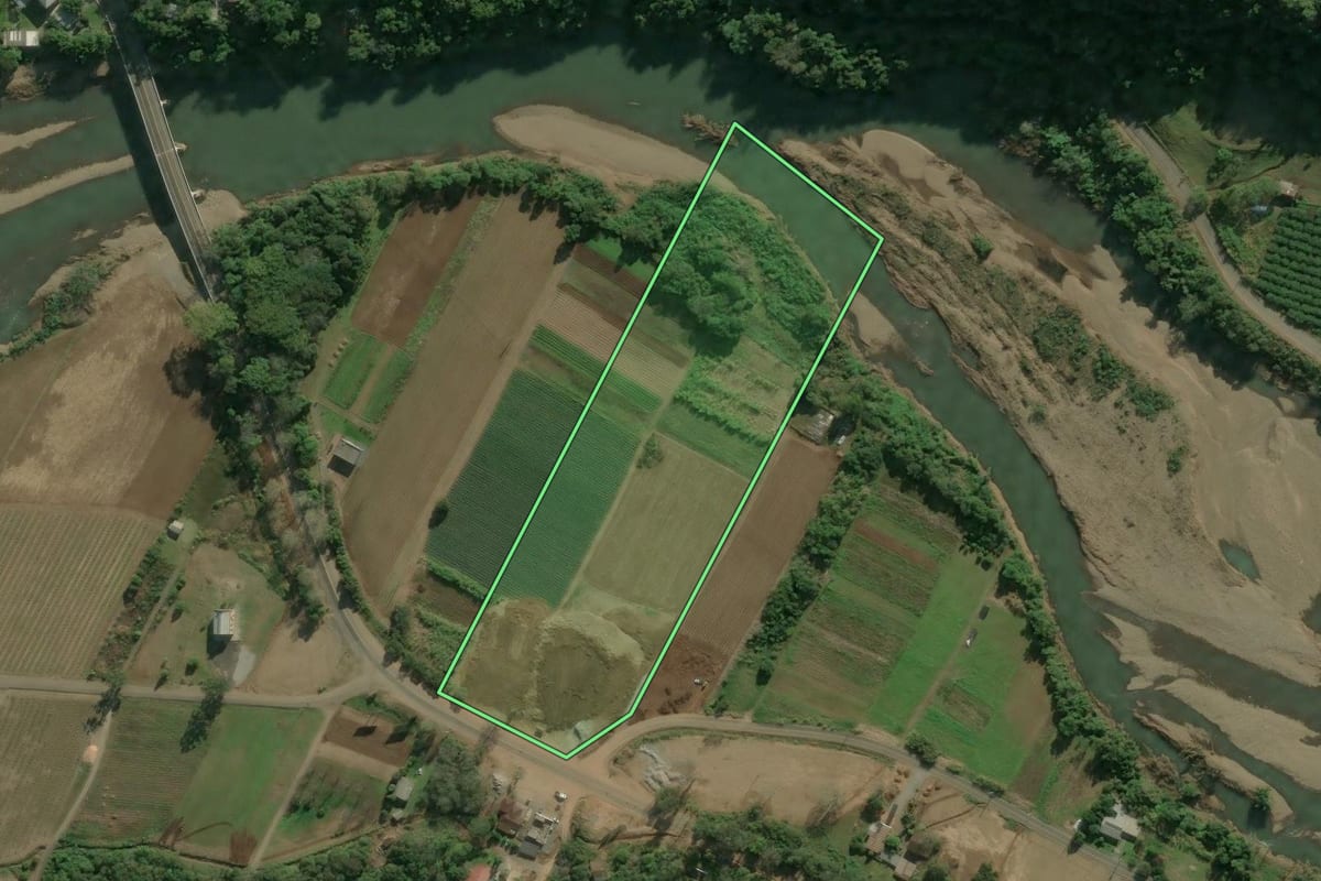 Imagem de satélite do imóvel rural em Nova Petrópolis (RS), com o contorno declarado no CAR desenhado por cima.