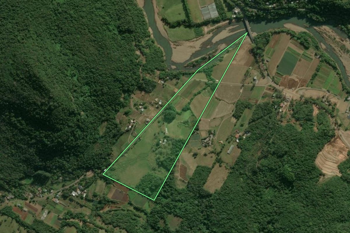 Imagem de satélite do imóvel rural em Nova Petrópolis (RS), com o contorno declarado no CAR desenhado por cima.