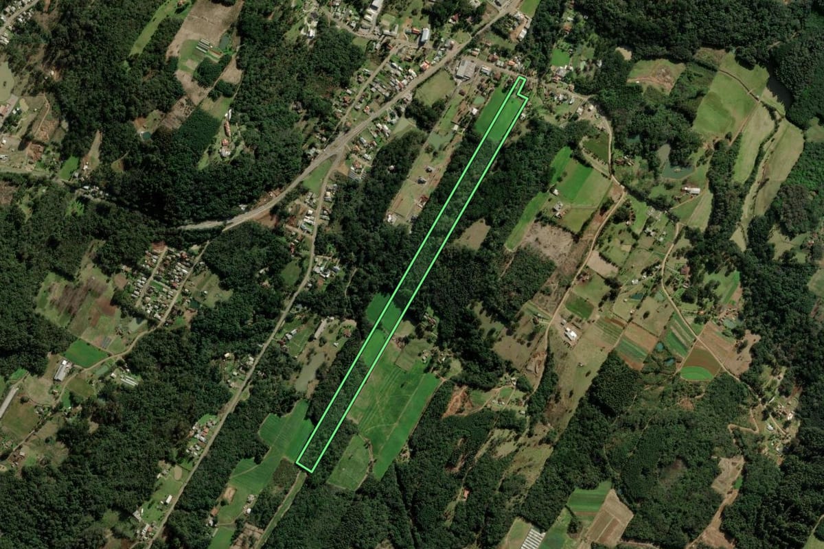 Imagem de satélite do imóvel rural em Nova Petrópolis (RS), com o contorno declarado no CAR desenhado por cima.